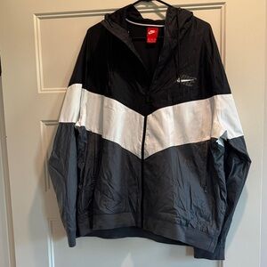 Nike Men's Black Gray and White Windbreaker